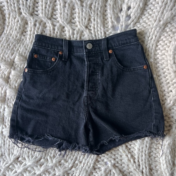 Levi’s ribcage shorts - Picture 2 of 4